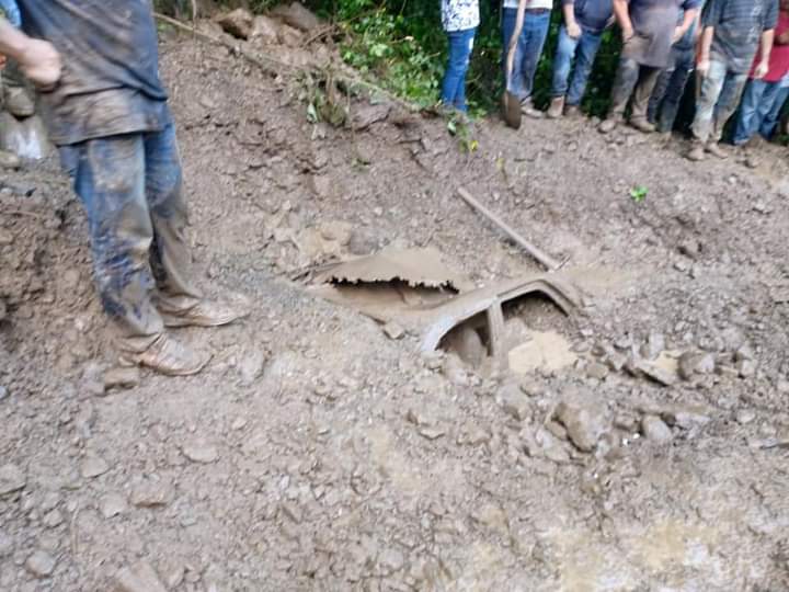 Desgajamiento de cerro en San Bartolo Tutotepec deja dos muertos