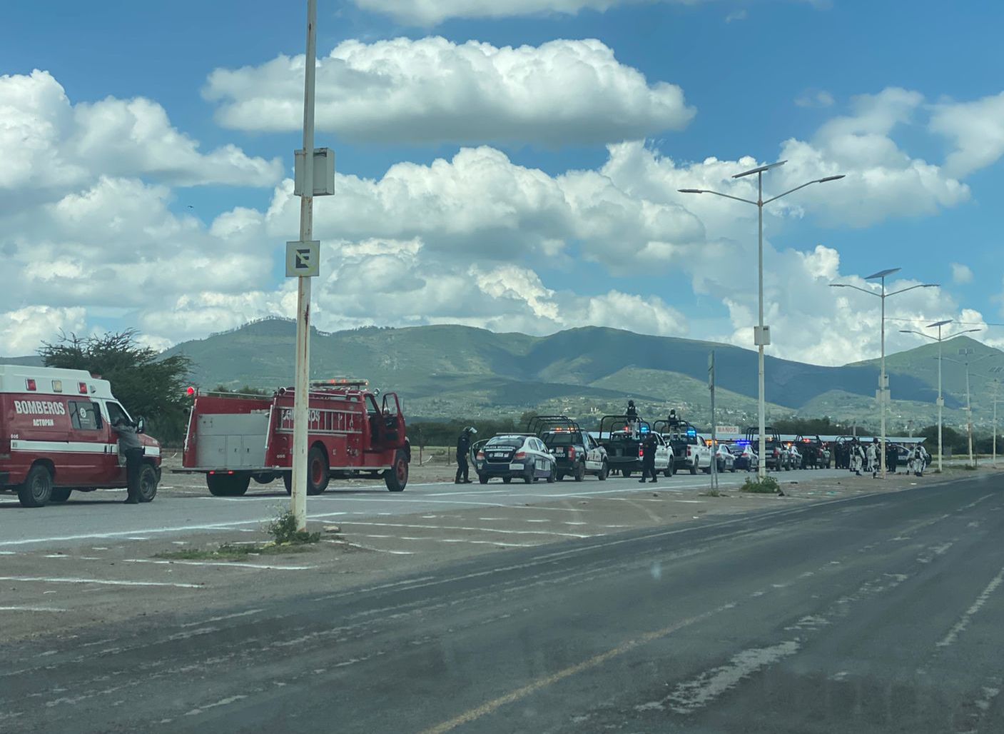 Buscan reubicar tianguis de autos en Actopan