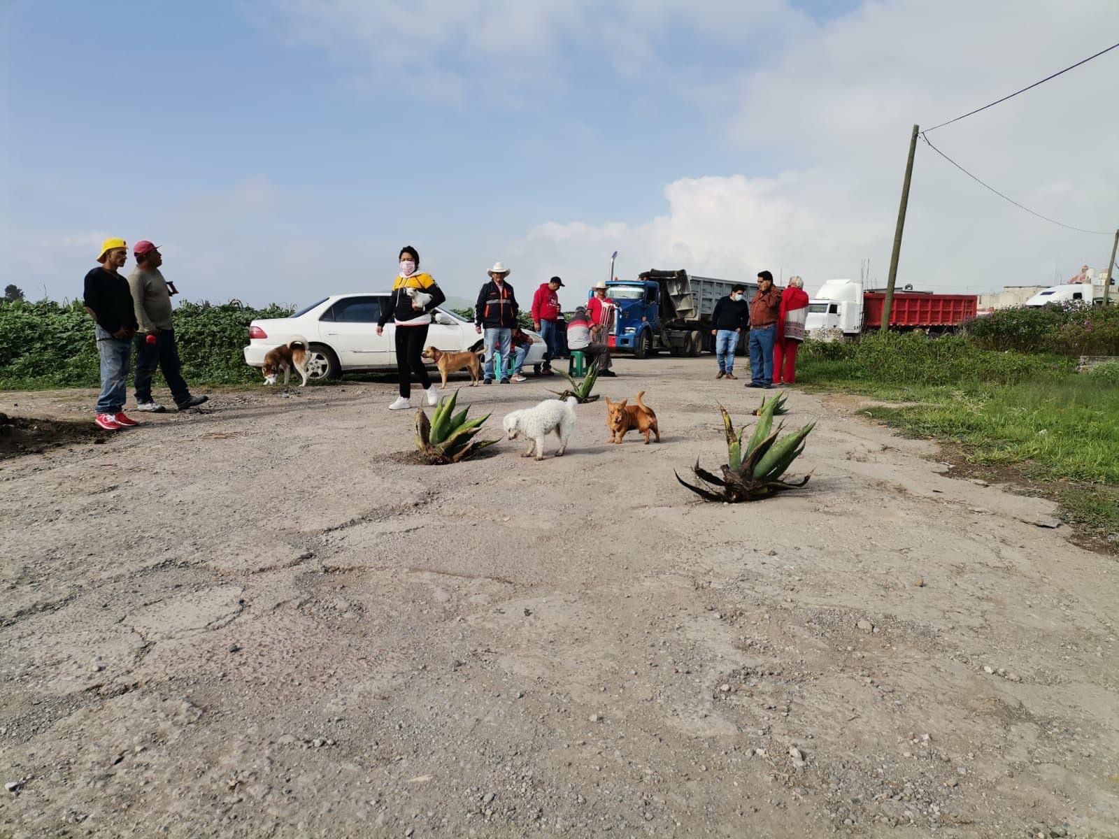 Tapan baches en Tula, tras manifestación de vecinos con magueyes