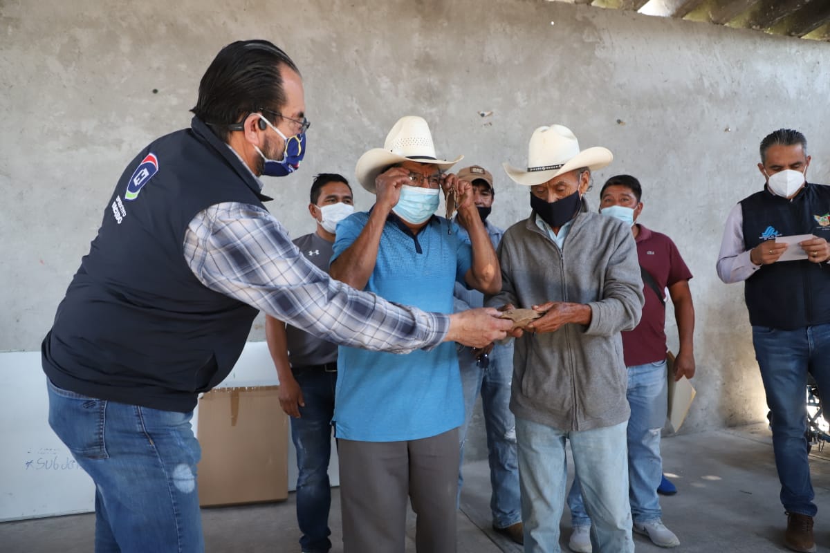 Salud entrega apoyos en la localidad de Xuchitlán