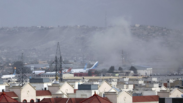 Atentado en aeropuerto de Kabul deja 13 muertos