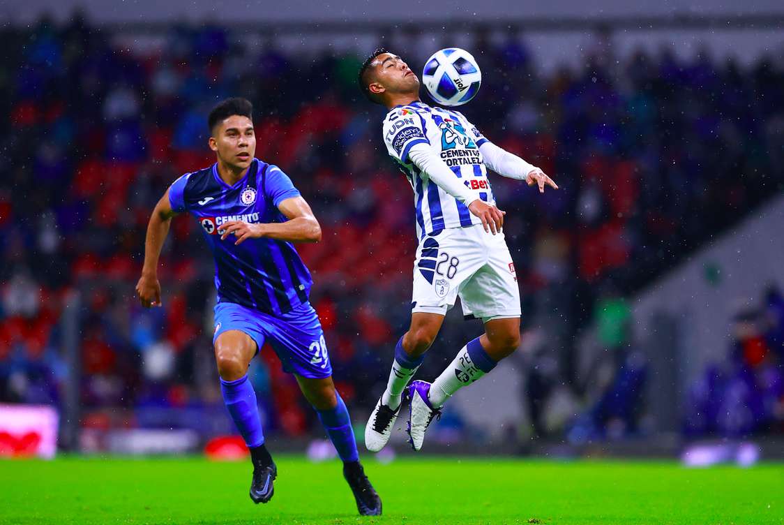 Cruz Azul le arrebata el triunfo de las manos a los Tuzos