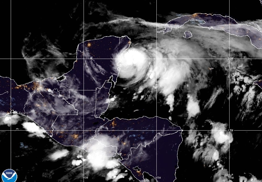 Huracán ‘Grace’ toca tierra en Península de Yucatán