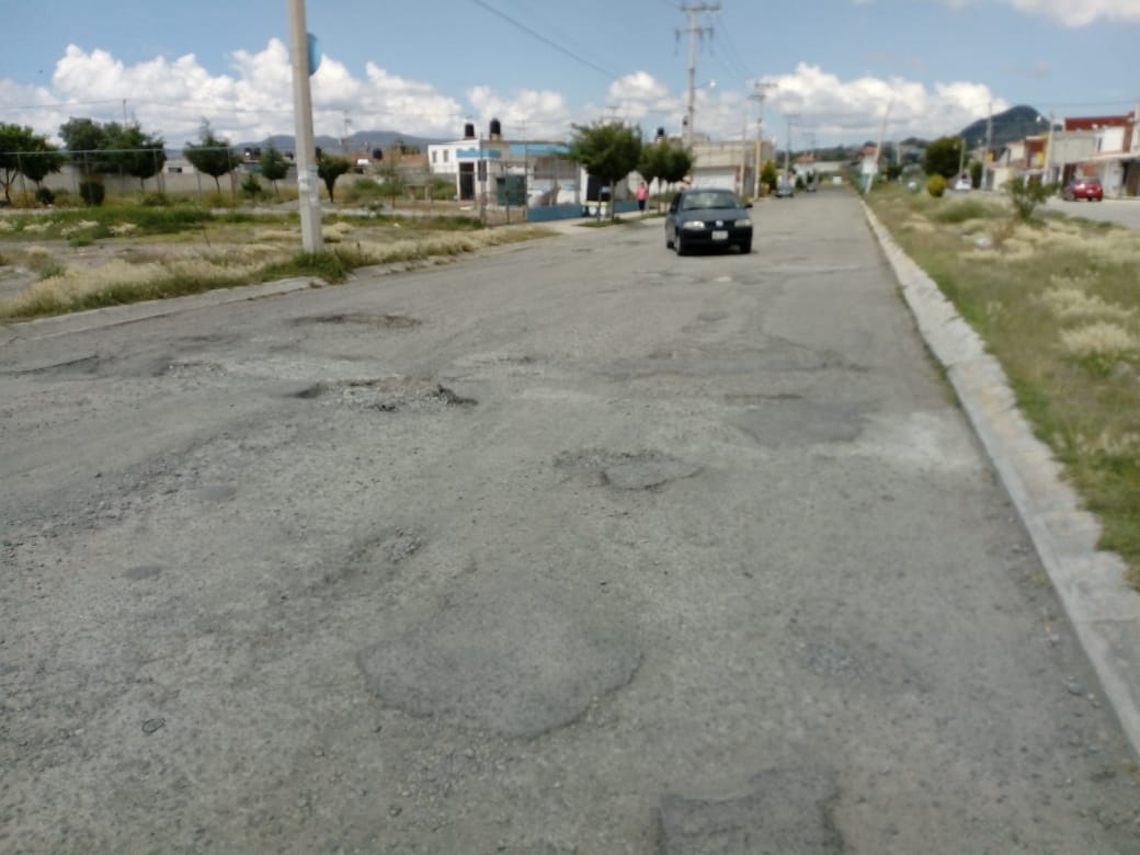 Habitantes de Epazoyucan exigen pavimentación y bacheo