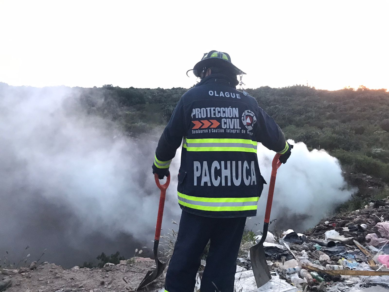 Sofocan incendio en relleno sanitario en El Huixmi