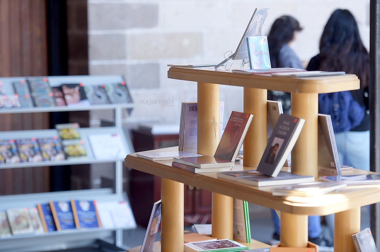 Anuncian descuentos en librería Margarita Michelena