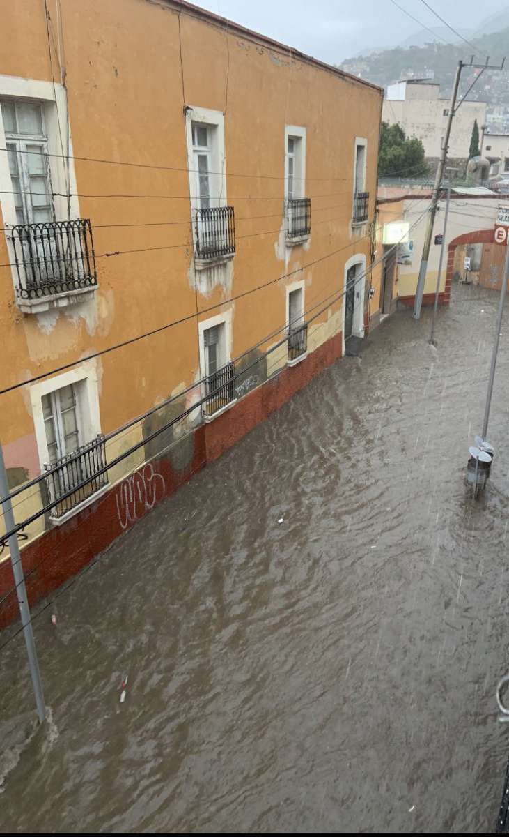 Lluvia inunda centro de Pachuca