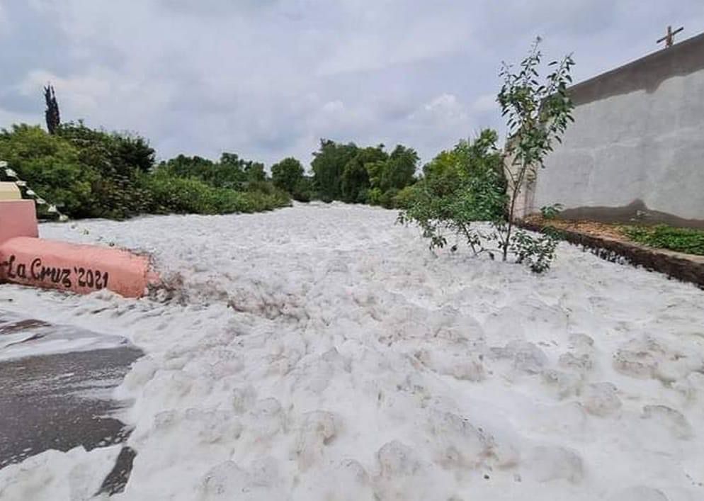 Lluvias desbordan el río Salado en Tezontepec de Aldama