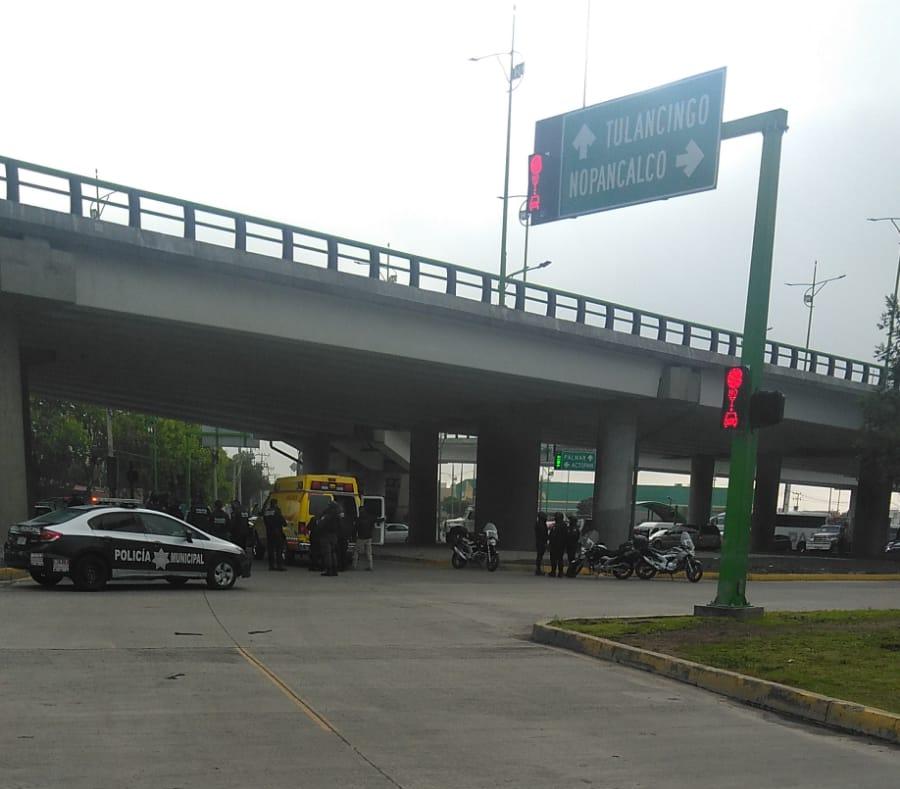 Hombre se lanza de un puente en bulevar Colosio y sobrevive