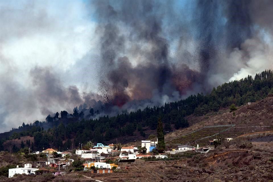 Erupción de volcán en La Palma, España, obliga evacuación de mil personas