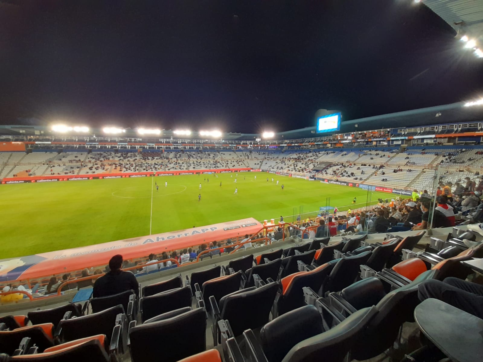 Tuzos con poca afición en su regreso al estadio Hidalgo