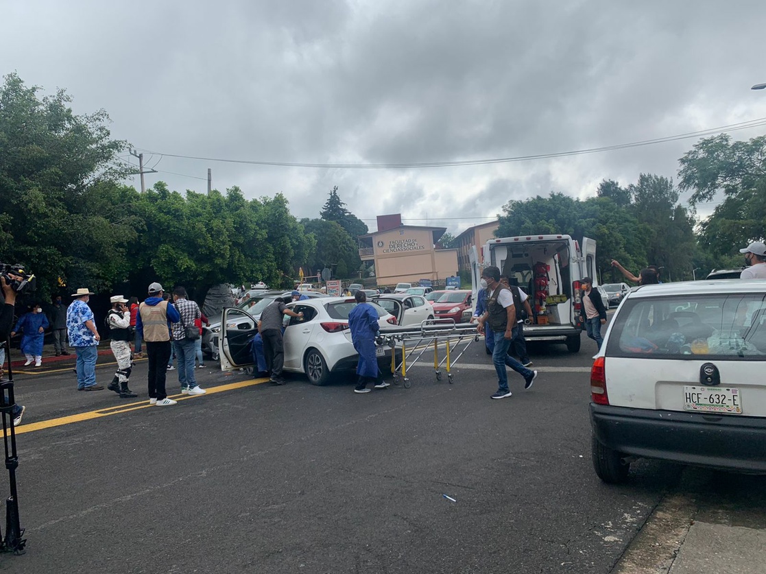 Vacunan a joven en Morelos, se desmaya y provoca accidente