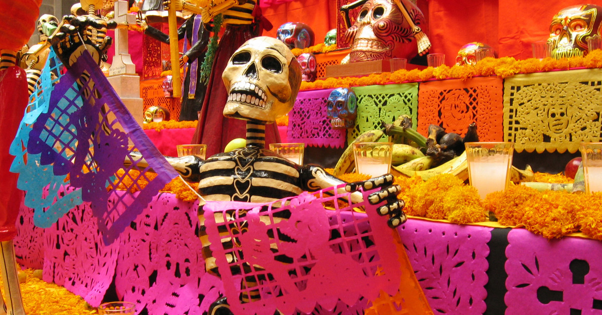 Conoce el origen del papel picado de Día de Muertos