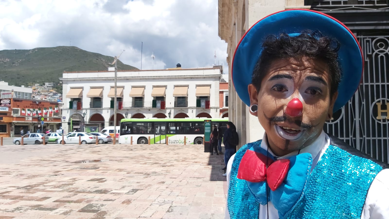 Arte clown en semáforos de Pachuca