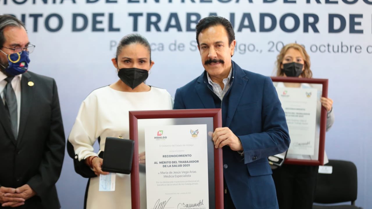 Fayad entrega reconocimiento al Mérito del Trabajador de Salud 2021