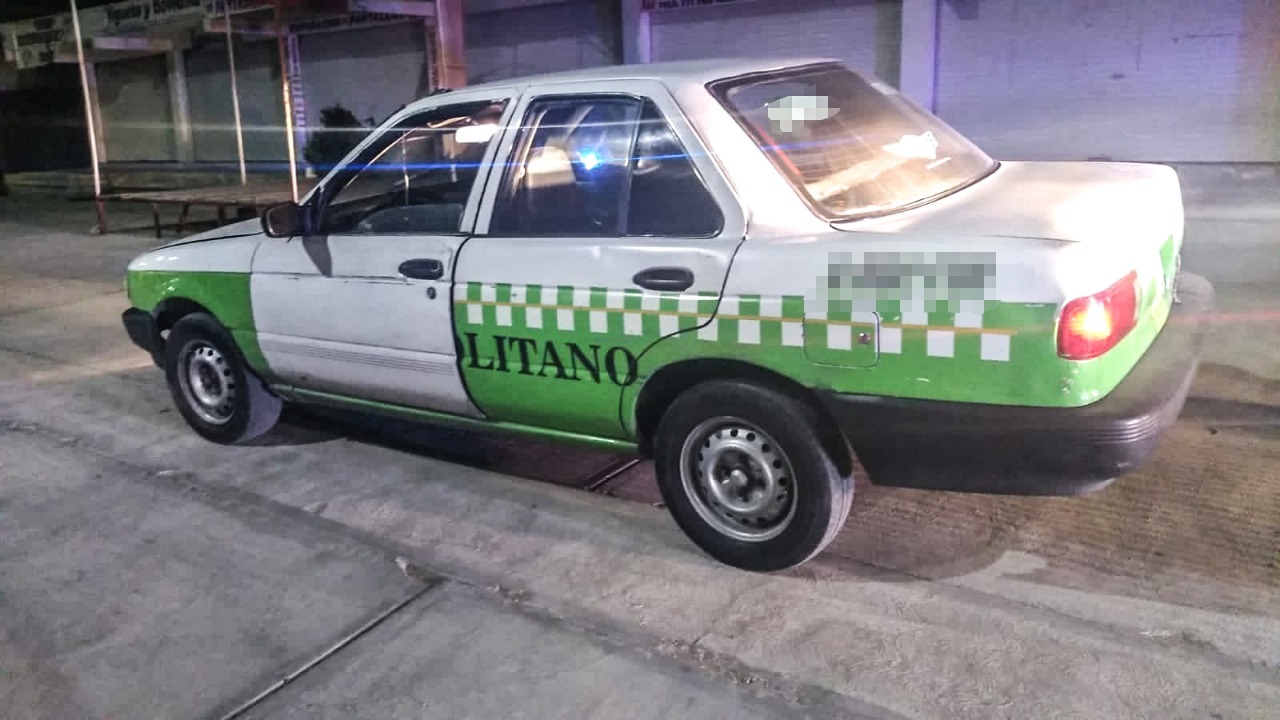 Recuperan taxi robado en San Agustín Tlaxiaca; detienen a presunto asaltante