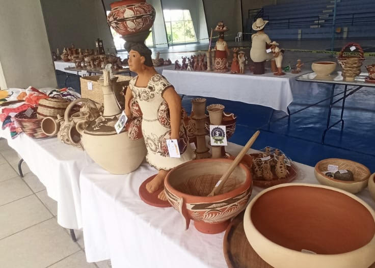 Reconocen a 57 artesanos de la Huasteca Hidalguense