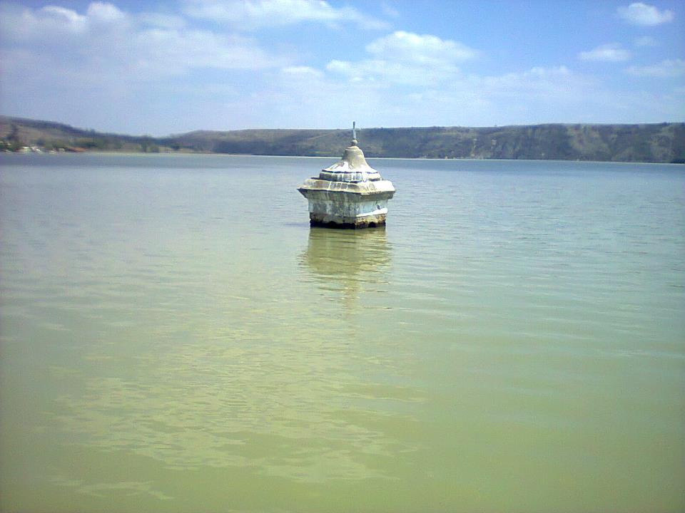 Revive presa Taxhimay a Requena, le trasvasa agua para riego