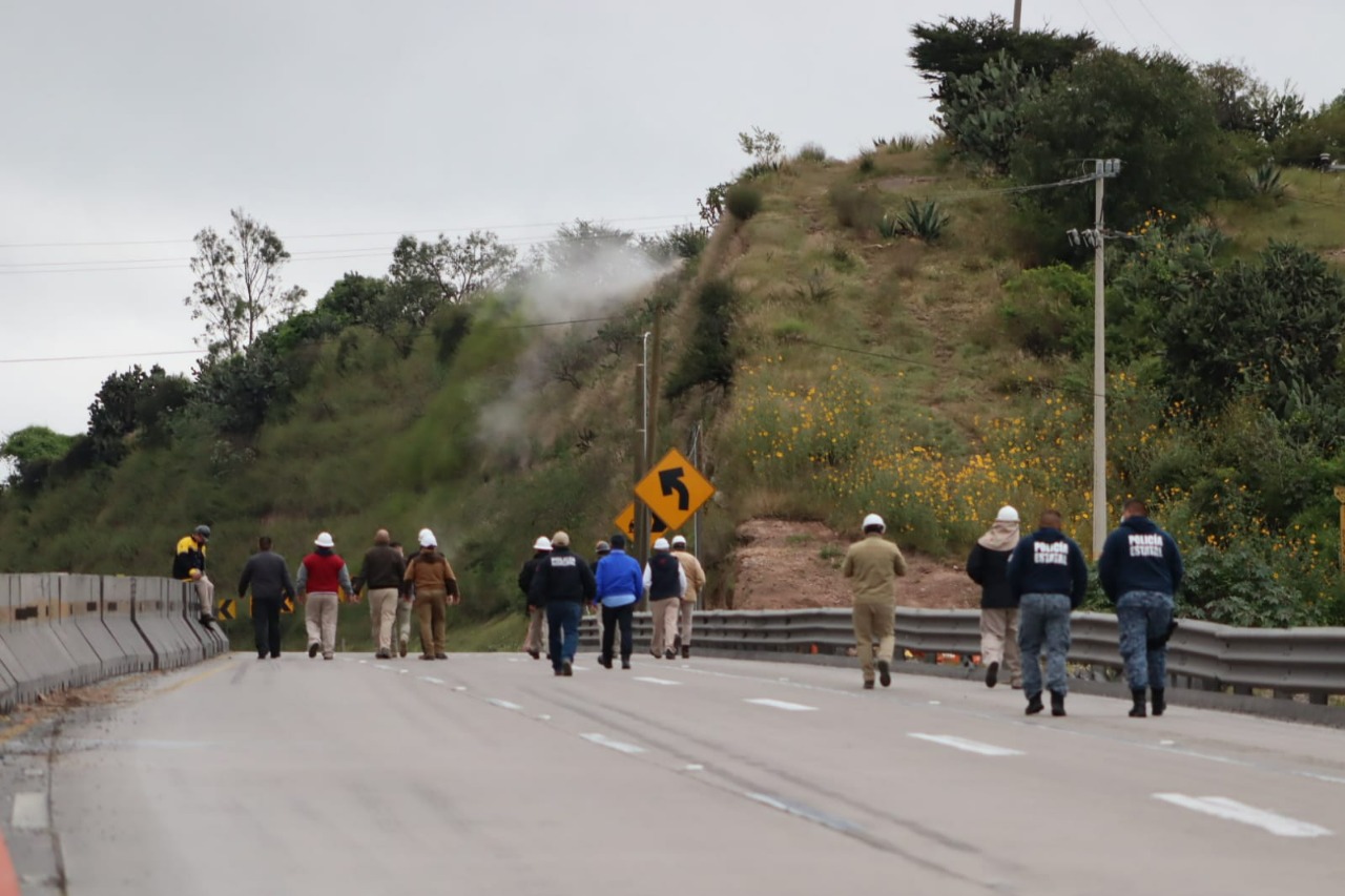 Cierran 9 horas la México-Querétaro por toma clandestina de gas