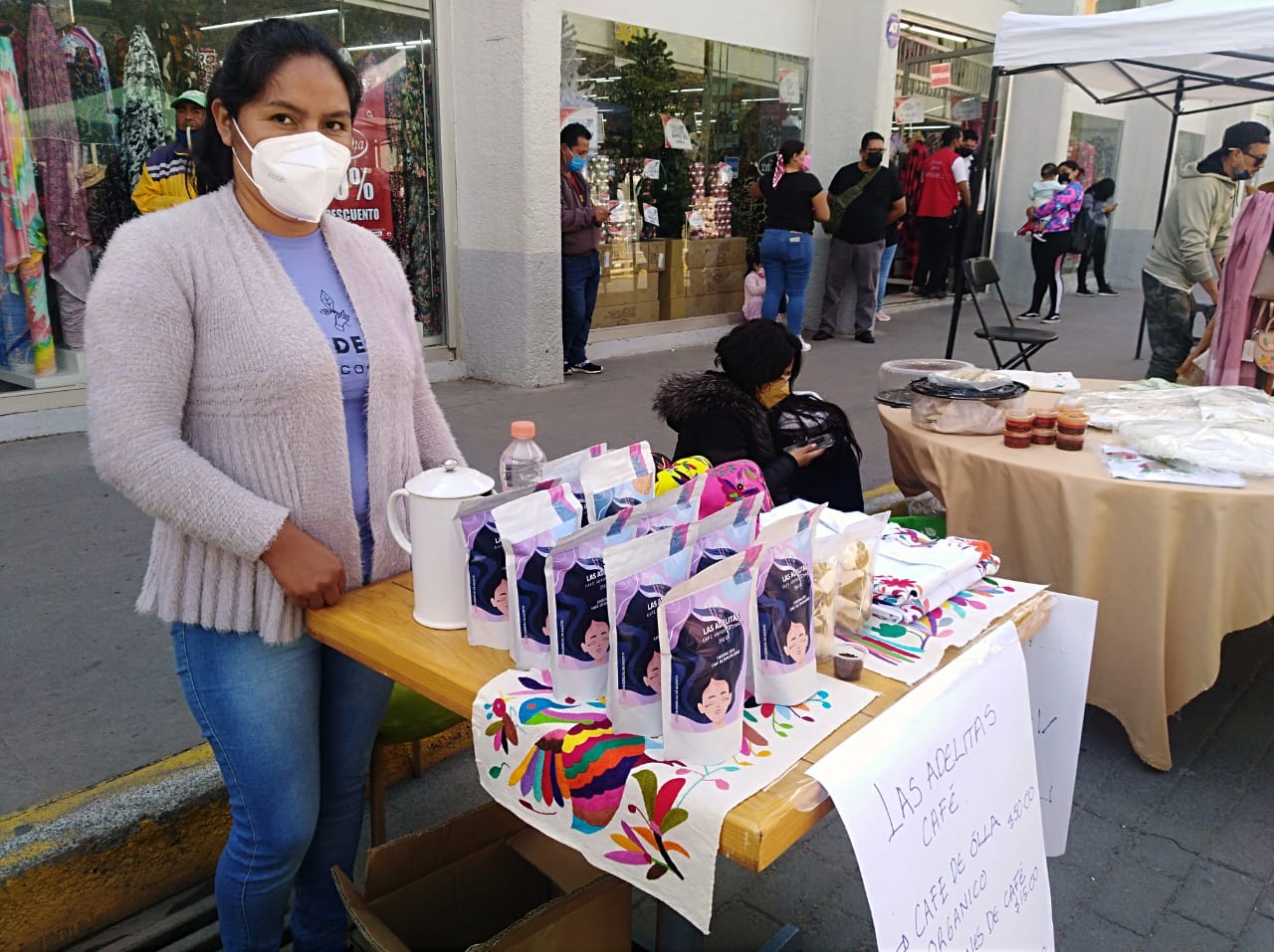 Mujeres luchan por mantener cafetales en Tenango