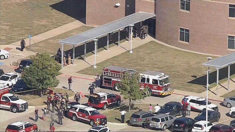 Detienen a sospechoso de tiroteo en Texas, difunden video de pelea previa en salón de clases