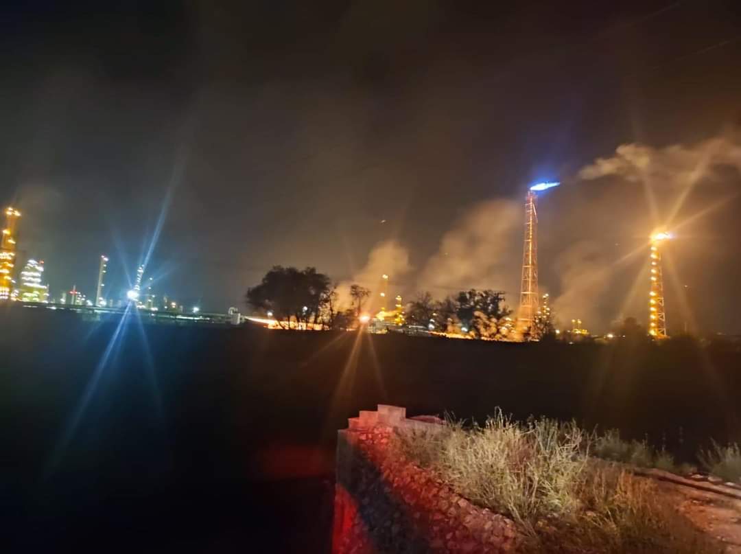 Vecinos reportan explosión en refinería de Tula