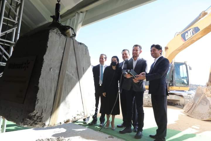 Colocan primera piedra del nuevo Walmart en Mineral de la Reforma