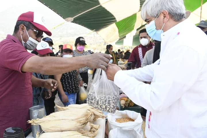 Invitan a comprar en tianguis de Sembrando Vida