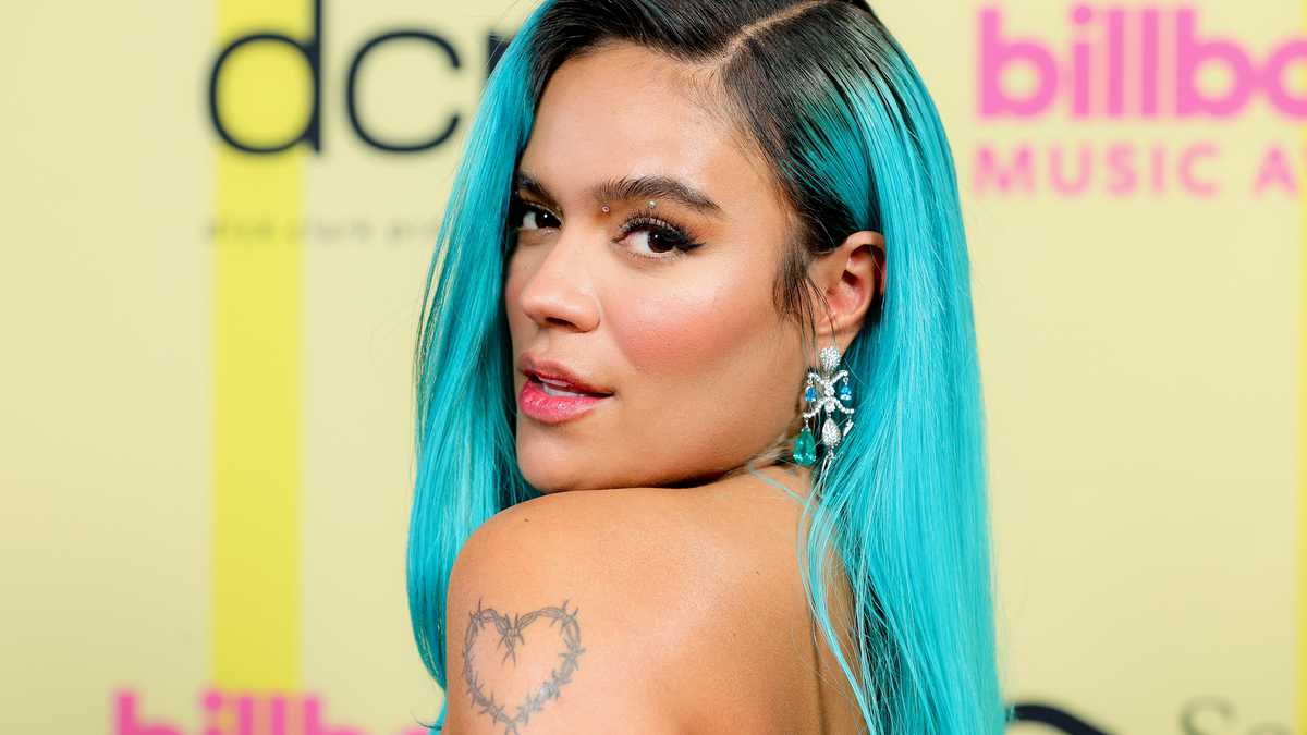 Video | Karol G sufre tremendo ‘fail’ durante concierto en Miami