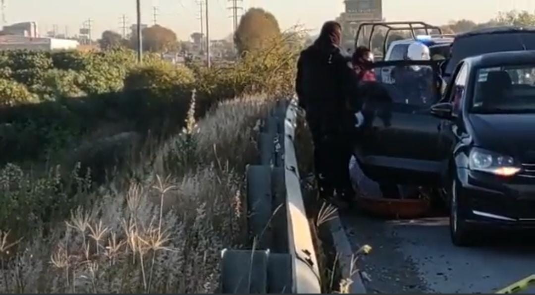 Video | Caen dos por trasladar un cadáver dentro de una cajuela en Cuautlancingo