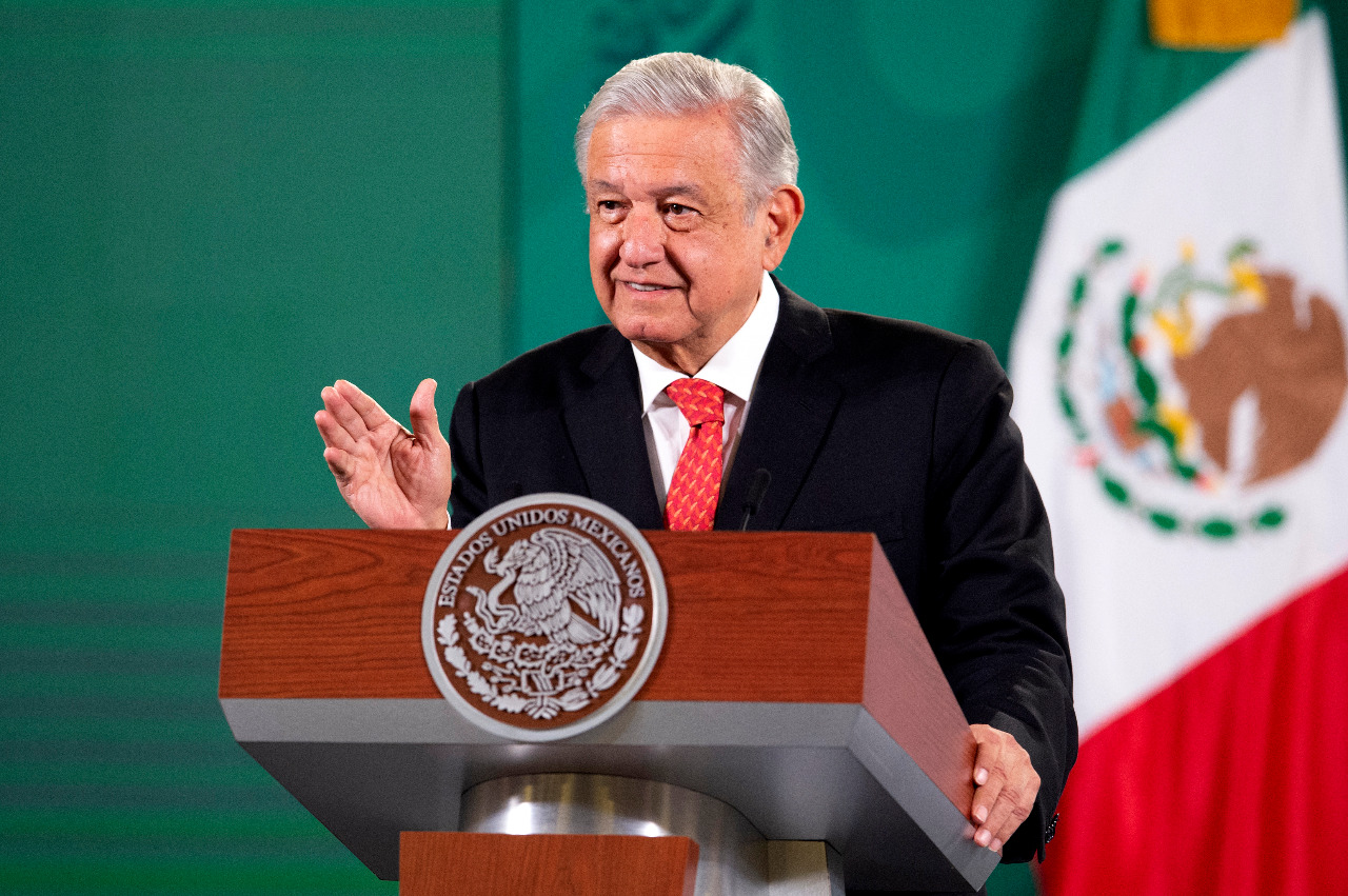 Reconoce AMLO a empresarios y obreros por aumento al salario mínimo