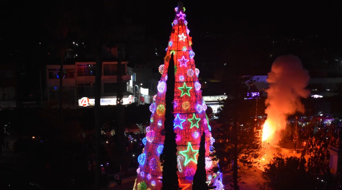 Así se vivió el encendido del Árbol de Navidad en Mixquiahuala