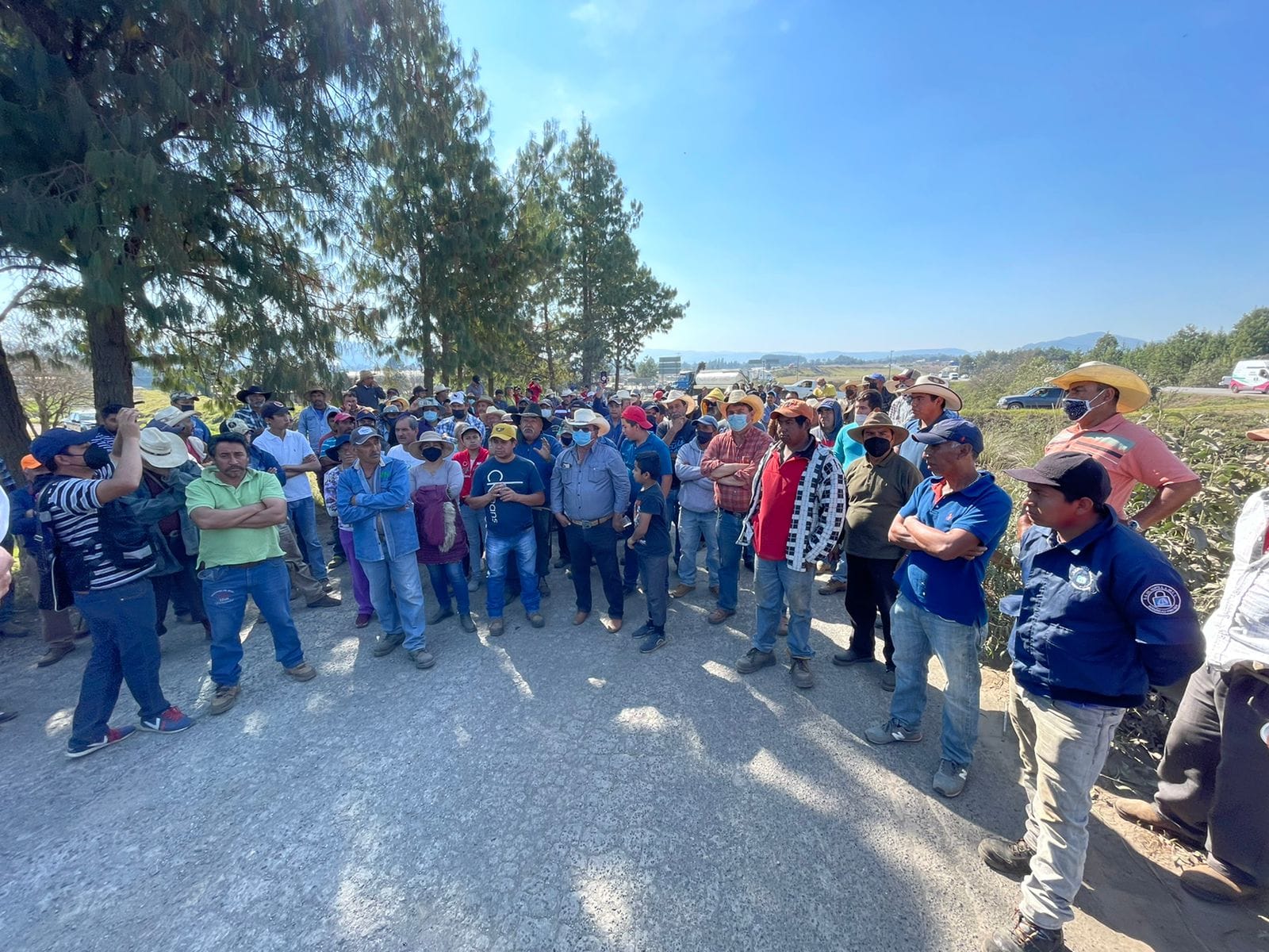 Con bloqueo exigen rehabilitación de la carretera La Bóveda-Apizaco