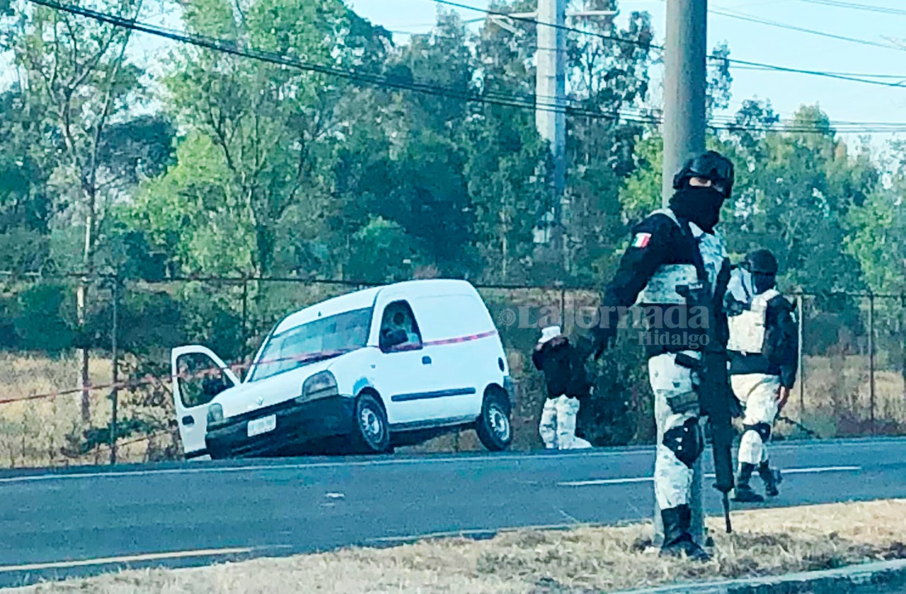 Hallan camioneta con dinamita sin detonar en Tula