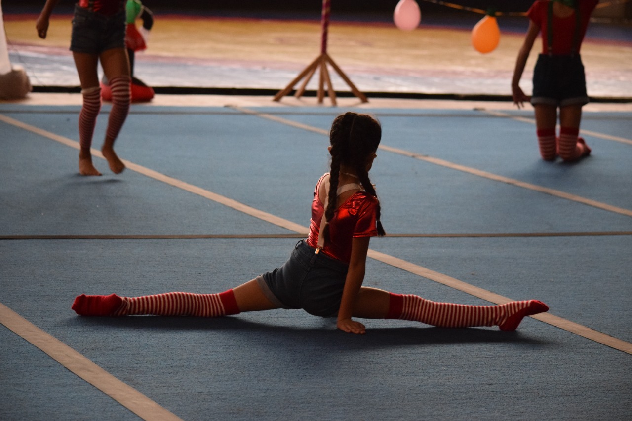 Inhide organiza gala navideña de gimnasia