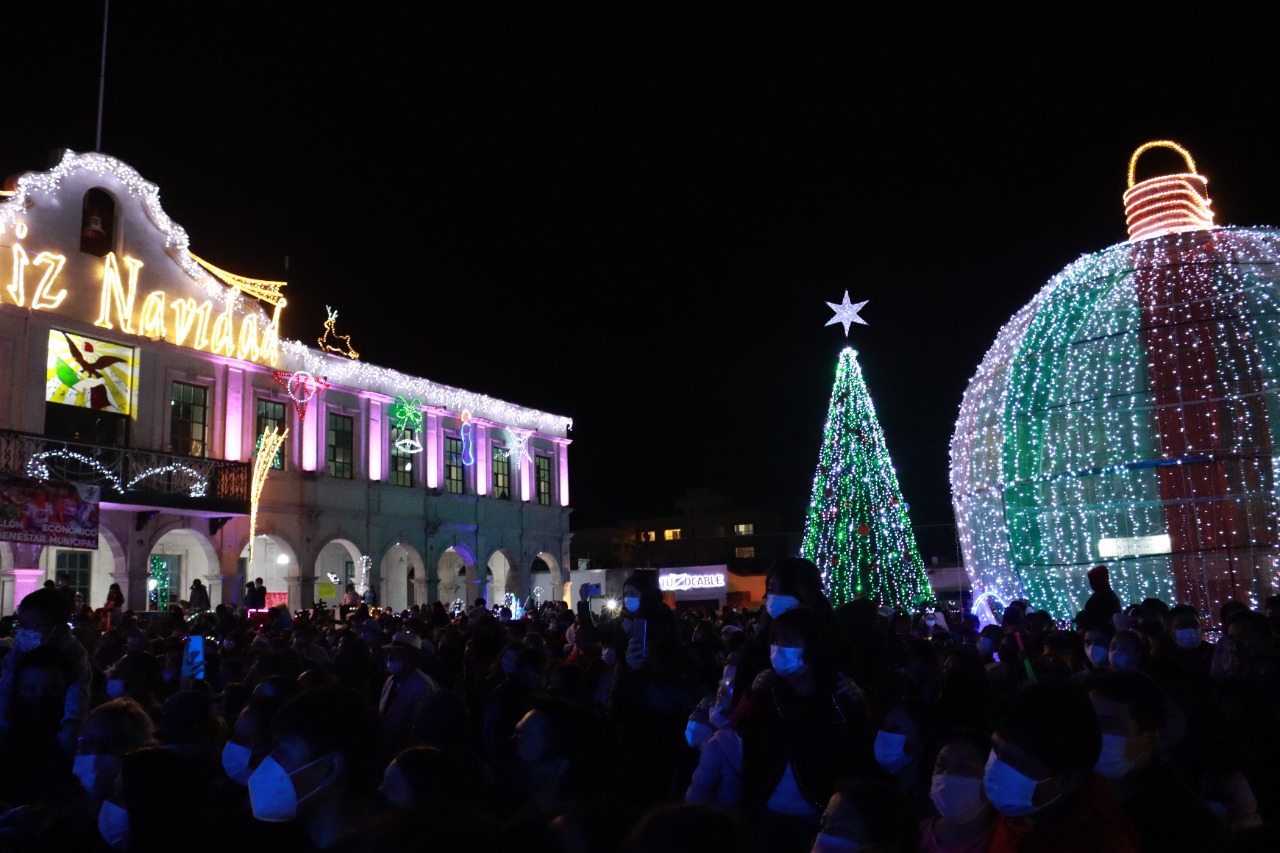 Encienden Árbol de Navidad en Actopan