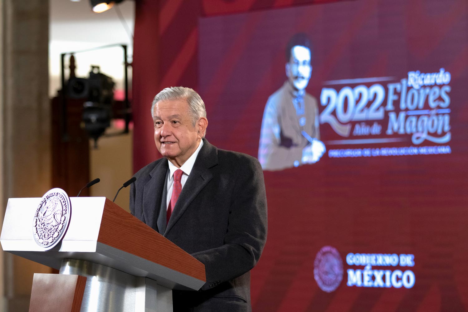 AMLO “está muy bien”; no hay fecha exacta para su vuelta: Adán López