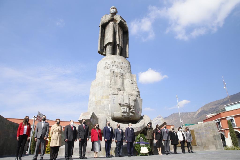 Simón Vargas encabeza guardia de honor por el 153° Aniversario de Hidalgo