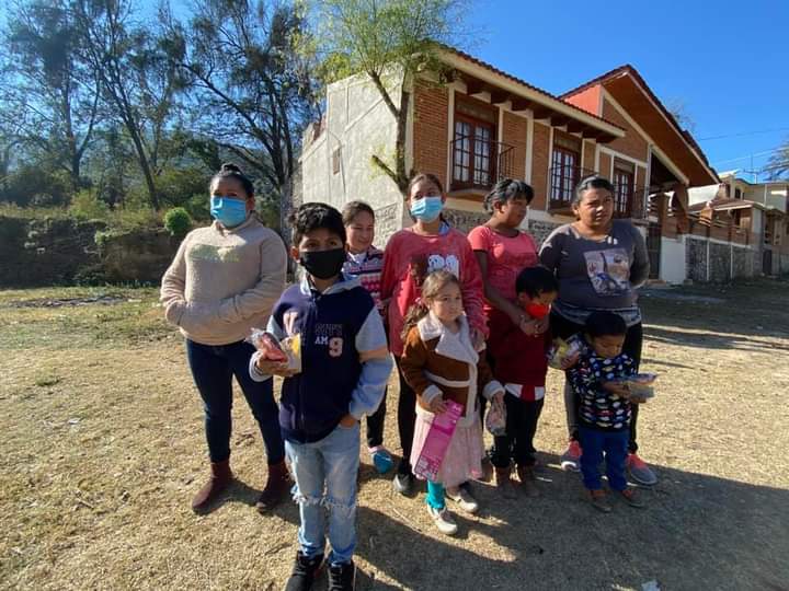 Reyes Magos llegan a comunidades apartadas de Huasca