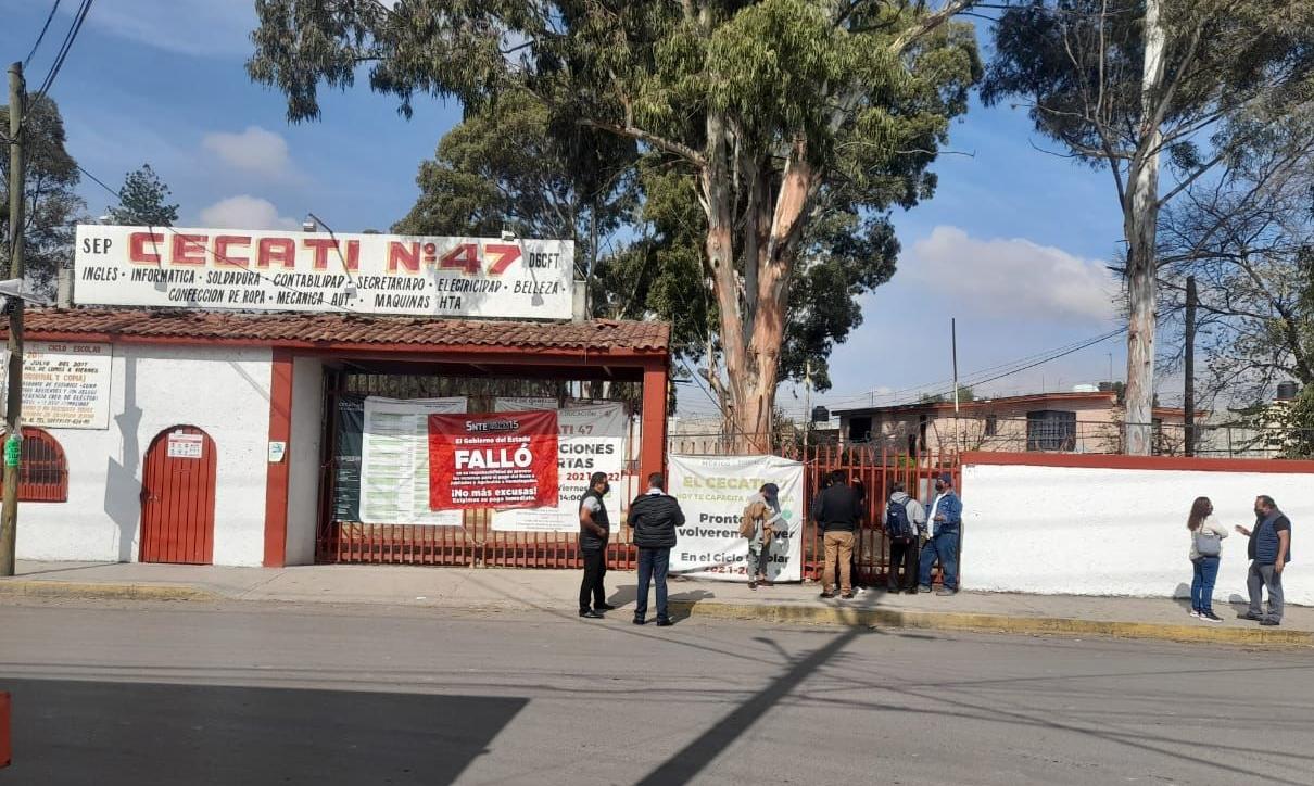 Protestan trabajadores de la educación en Tizayuca; exigen pago de aguinaldo