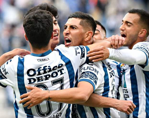 Pachuca se impone 2-1 en casa ante las Chivas