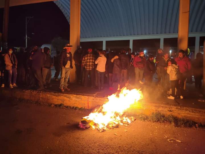 Amarran a un poste a director de agua de Tepeapulco