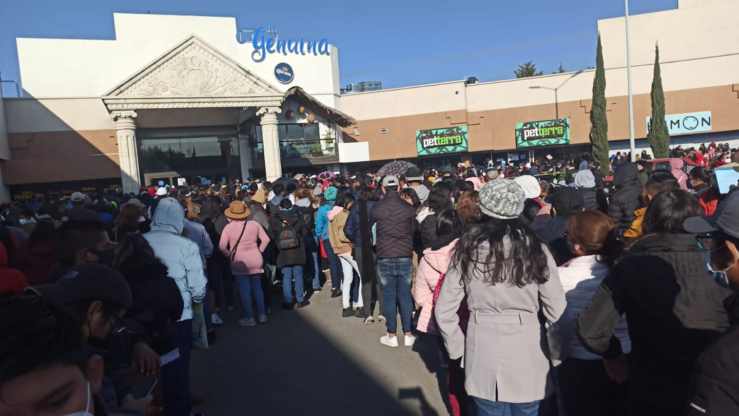 Desbordan adolescentes sedes de vacunación en Pachuca y rezagados en Tulancingo