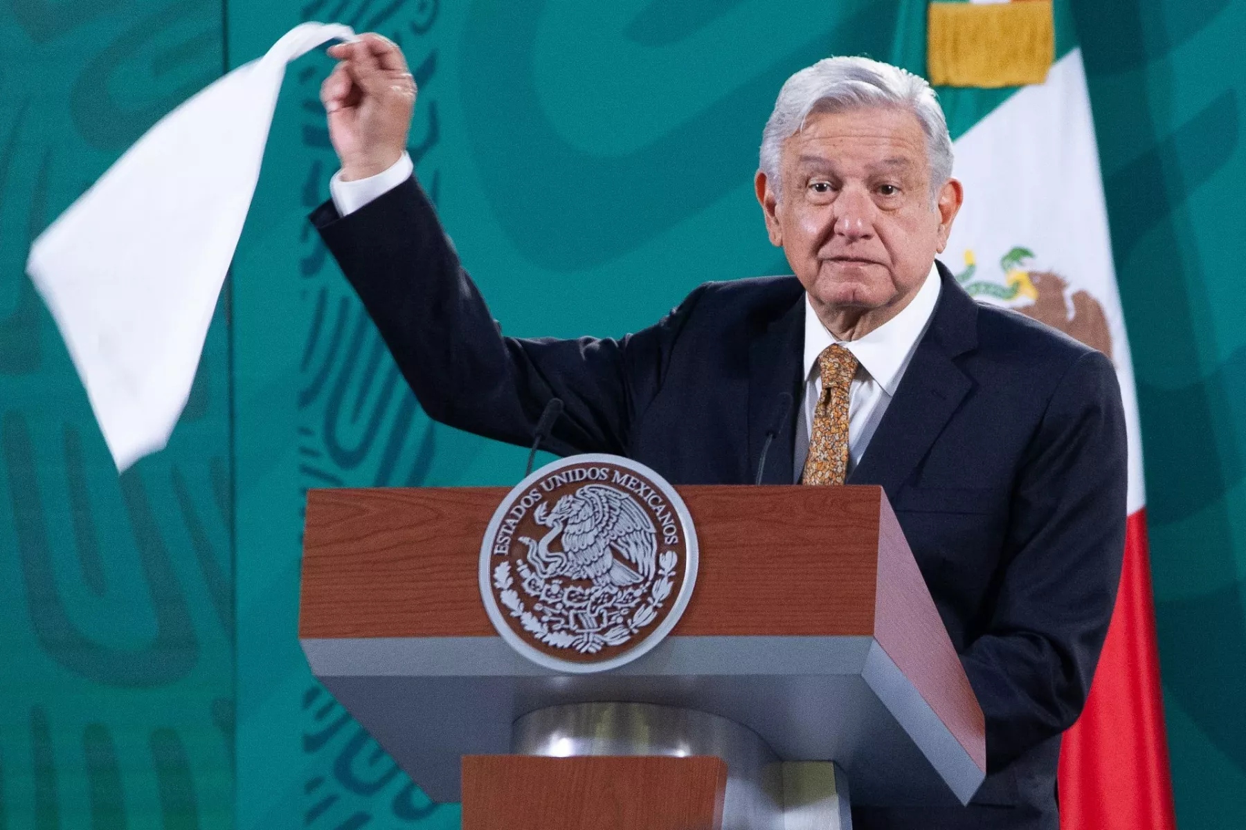 Anomalías en obras se irán aclarando; ya no hay ladrones en el Gobierno: AMLO