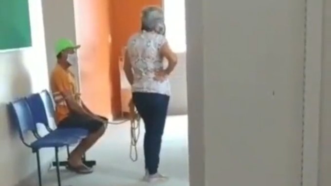 Mujer amarra a su marido para vacunarlo contra Covid 19 en Brasil