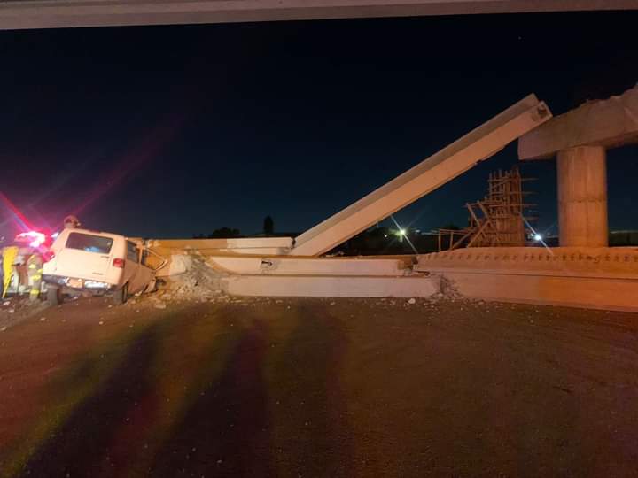 Colapsa puente y cae sobre la autopista México-Pachuca