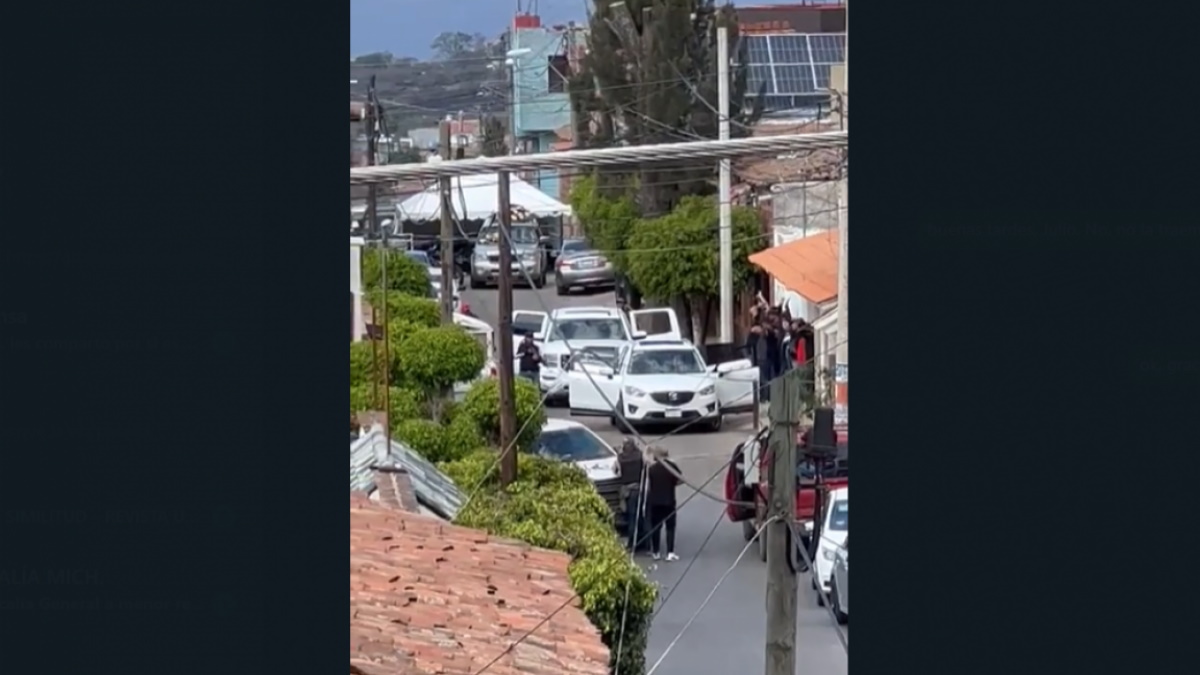 VIDEO| En Michoacán sicarios IRRUMPEN EN VELORIO y matan al menos a 10