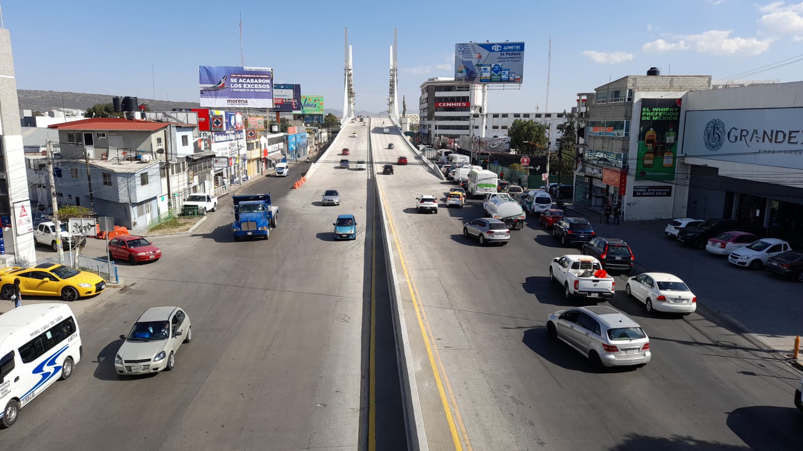 Puente Atirantado: obra no desahoga el tráfico, asegura Semot