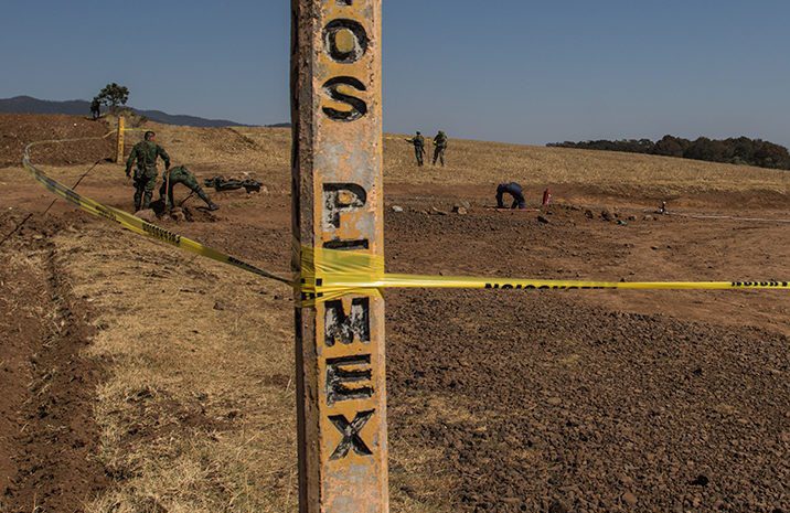 Alertan por posible presencia de hidrocarburo en drenaje de colonia en Tepeapulco