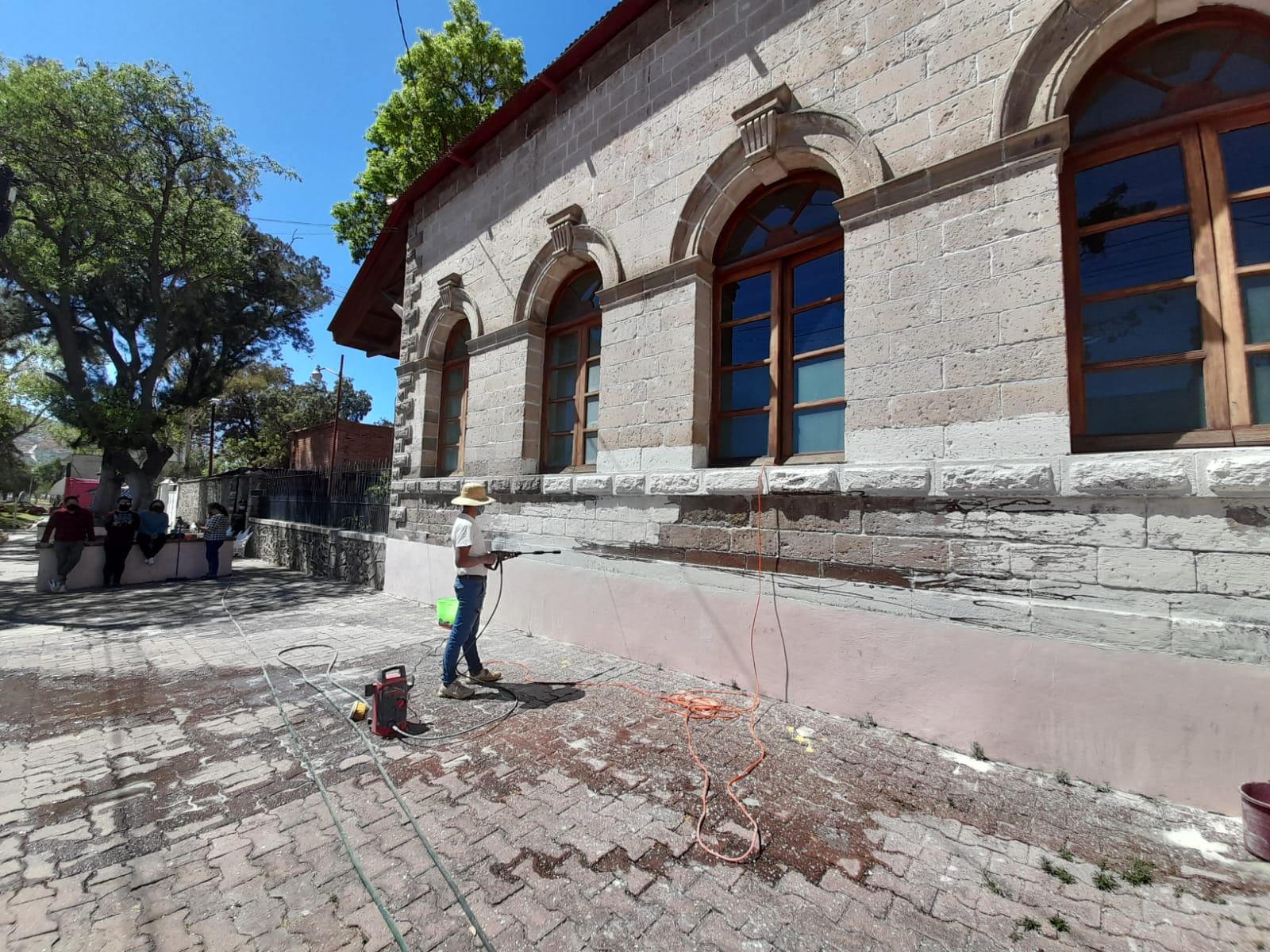 Limpian fachada de El Ferro tras proceso de ‘mantenimiento’